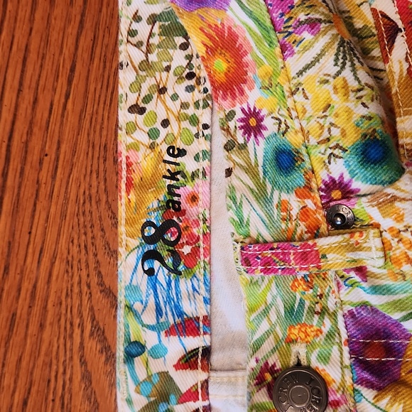 J. CREW Toothpick pants. Size 28. Ankle length. Really fun spring pattern. - Picture 3 of 7